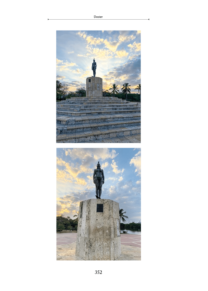 Estatua de una persona de pie sobre un pedestal de piedra con escaleras y un cielo parcialmente nublado al atardecer. Descripci n generada con IA