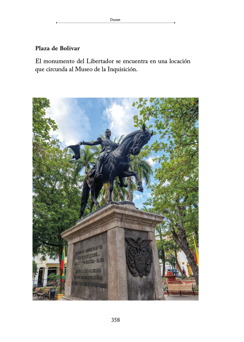 Monumento ecuestre de una persona hist rica sobre un pedestal de piedra en una plaza rodeada de rboles y banderas.  Descripci n generada con IA